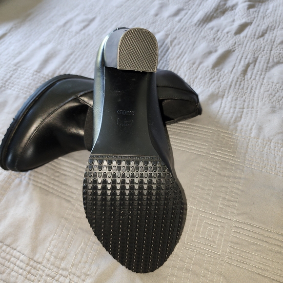 Elegant Black Heels - Picture 4 of 4